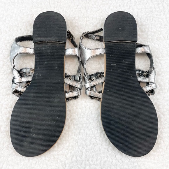 SODA • Silver/Tan Studded Thong Sandals - Picture 4 of 16